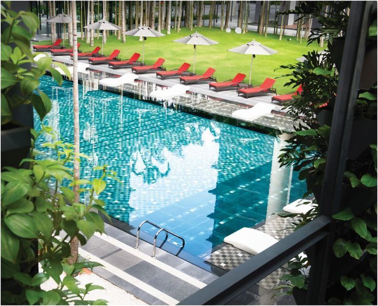 E&O Residences Kuala Lumpur Exterior foto The pool at the hotel