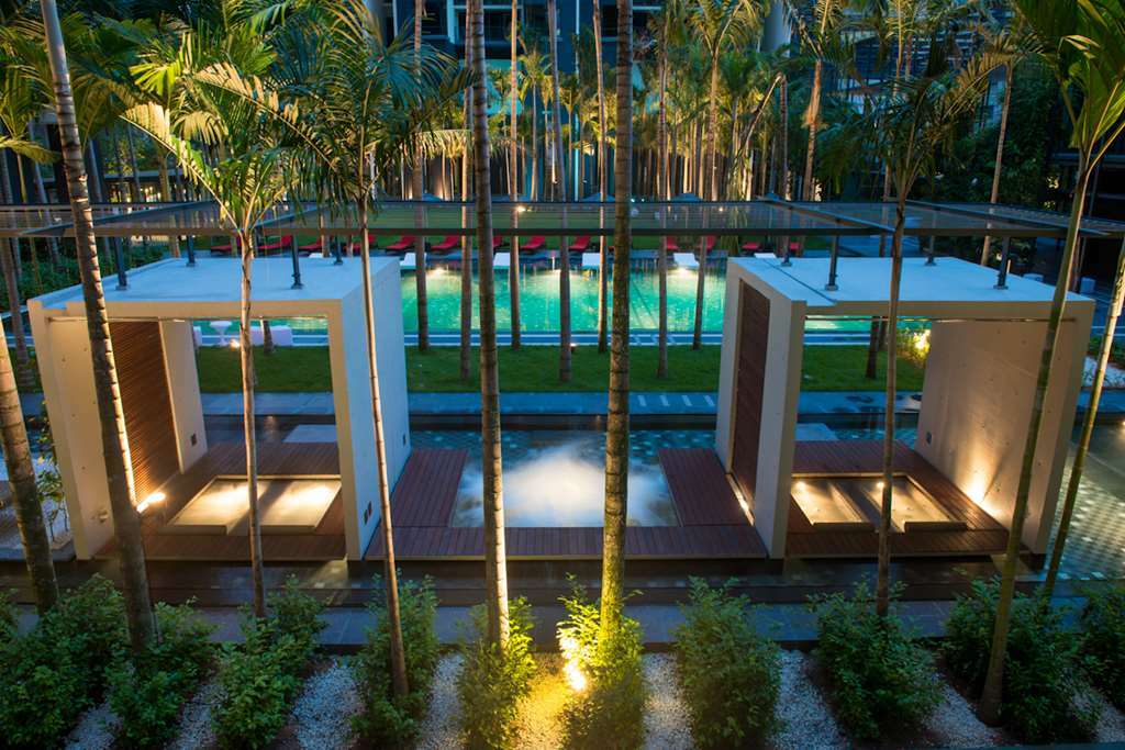 E&O Residences Kuala Lumpur Einrichtungen foto The swimming pool at The Park, Hyderabad